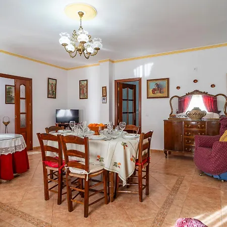 Holiday home Stunning In With Kitchen Iznajar